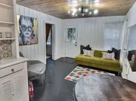 Luxury Island Bungalow MINS to Beach & UF Flagler Hospital