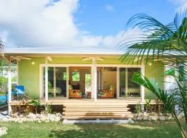 庭 と 宿 サトウキビ畑のそよ風吹く家