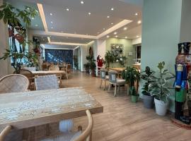 The Maroon Bottle Hotel，位于塞萨洛尼基的酒店