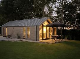 Beachhouse Veluwemeer mit gro&szlig;em Garten in Strandn&auml;he (inkl. Hallenbadnutzung)，位于许尔斯霍斯特的海滩酒店