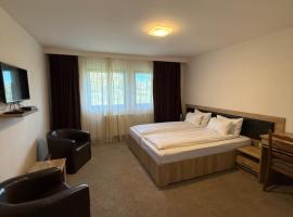 K&I Panzió，位于Comolău的酒店