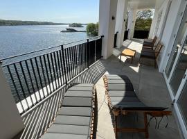 Apartment overlooking Skanderborg Lake with 8 beds，位于斯坎讷堡的酒店