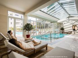 Hôtel Miléade L'Orangeraie - entièrement rénové，位于芒通的酒店