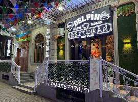 Delfin Hotel Restaurant Spa Ailevi Ganja，位于甘贾的酒店