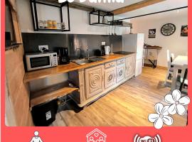 Le Dahlia - Jardin de Marie，位于Cerizay的酒店