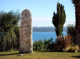 Silver Bay Club House，位于乌尔拉的酒店