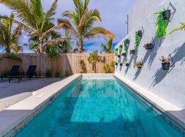 Modern House, Rooftop Ocean Views & Private Pool，位于El Centenario的酒店
