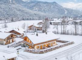 Chalet Kreuth II - Private Alpine Chalet next to Tegernsee for Family & Friends - including Sauna & free parking，位于克罗伊特的酒店