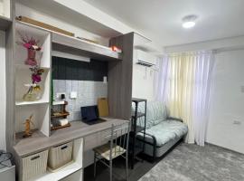 Yakal tanza garden height with Netflix，位于Tanza的酒店