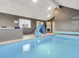 Villavilla 468 - R&aring;bylille Strand, Lollandfalster，位于Pollerup Kulleg&aring;rd的带热水浴缸的酒店