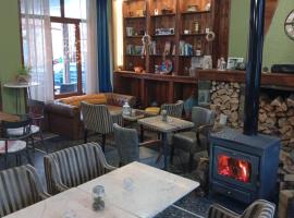 FANTINO HOTEL，位于Domnista的酒店