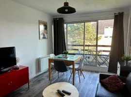 Appartement renové au calme, 1 chambre, balcon, proche mer