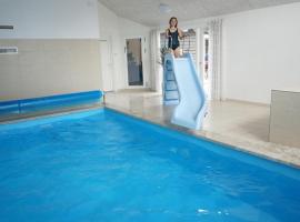 Villavilla 370 - Dueodde, Bornholm，位于贝德加德的带热水浴缸的酒店