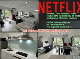 Beach condos at Pico de Loro Cove & possible Beach Club Access & Wi-Fi & Netflix, 42-50''TVs with Uratex beds & pillows, equipped kitchen, balcony, parking, guest registration fee is not included，位于纳苏格布的酒店