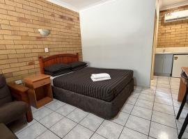 The Lodge Village - Workforce Accommodation，位于莫兰巴的酒店