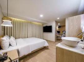 Daejeon Brown Dot Wolpyeong