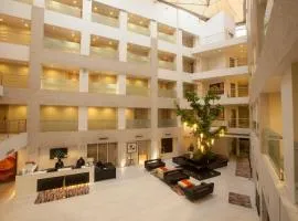 阿瓦隆万怡套房酒店