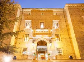 吉欧拉迪莫拉历史城堡酒店，位于洛雷托·阿普鲁蒂诺的酒店