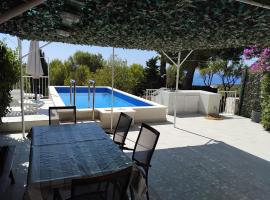 Rest House Stiniva，位于Pod&scaron;pilje的带泳池的酒店