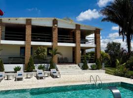 Nido Tangara - Finca Boutique Piscina y Vista - Pereira, Colombia，位于佩雷拉的酒店