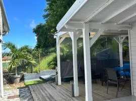 Maisonnette vue mer sur la pointe savane LM