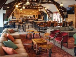 Village Montanha Lioran，位于圣雅克&middot;德波尔的带泳池的酒店