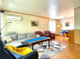 Charming house near city centre & Senja!，位于芬斯内斯的酒店