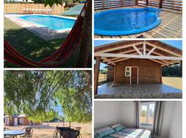 Hermosa Casa de campo, Nueva!! con acceso a piscina，位于特木科的酒店