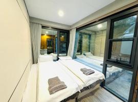 箱根コンテナステイ 富士山を望む徒歩3分 海賊船で芦ノ湖観光，位于箱根的酒店