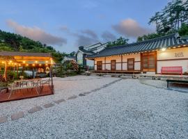 Gangneung ggabinejip hanok pension，位于江陵市的韩屋