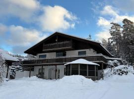 Mysigt boende med bastu och kamin，位于斯特伦斯塔德的酒店