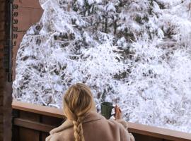 Peacefull Mountains View，位于坎德施泰格的带泳池的酒店