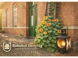 Bahnhof Droyßig - Übernachten im Denkmal，位于Droyßig的酒店