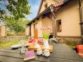 Chalupa s vlastním koupáním a rozlehlou zahradou