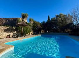 Logis Hotel Restaurant L'Esquielle，位于Saint-Géniès-de-Malgoirès的酒店