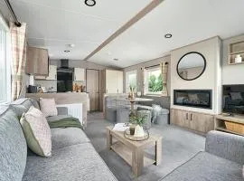 Queensberry Bay Essential Clover Caravan Pet