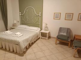 La casetta di Nonno Carlo a due passi dall'ospedale，位于Torrette的酒店