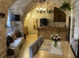 לאה- וילה בוטנית LEAH- botanical villa