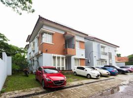 RedDoorz Plus near Siloam Karawaci，位于当格浪的酒店