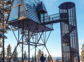 PAN Treetop Cabins，位于Åsnes的酒店