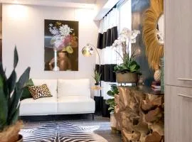 Modern Lux 2BR King Suite - Near SJO - Cinema, Pool, Gym