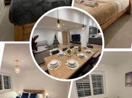 Luxury House, Great Location in Redditch - Contractors - Families - Groups - Relocators - Sleeps 9，位于Bentley的酒店