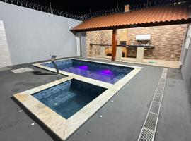 Casa Completa para temporada e hospedagem ótima localização, com piscina aquecida, churrasqueira em Uberaba, bairro Girassóis，位于乌贝拉巴的酒店