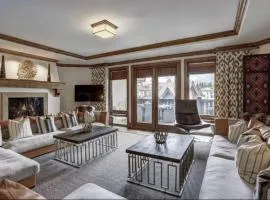 Platinum 4 Bedroom Vacation Rental In The Heart Of Vail That Includes Ski Valet, Ski Deck, Rooftop Pool, Panoramic Views