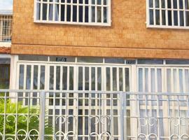 Oxford House Hostel，位于佛罗里达布兰卡的酒店