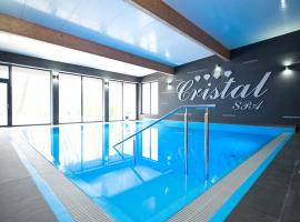 Cristal SPA，位于德兹维济诺的酒店