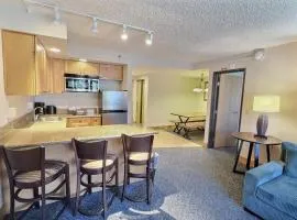 1 Bedroom Condo Perfect Location #425 with Pool and Hot Tub