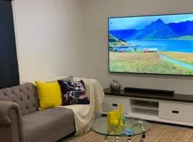 Fresh Modern 3BR Home Ensuite Open Views