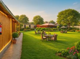 Hotel Padharo Sa Resort, Vrindavan-Lavis & Luxury Rooms With Parking Near Prem Mandir，位于范兰德凡的酒店