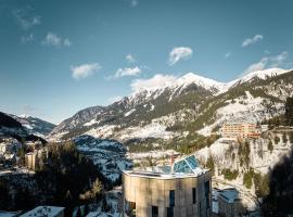 Urban Nature Bad Gastein - Badeschloss，位于巴德加斯坦的带停车场的酒店